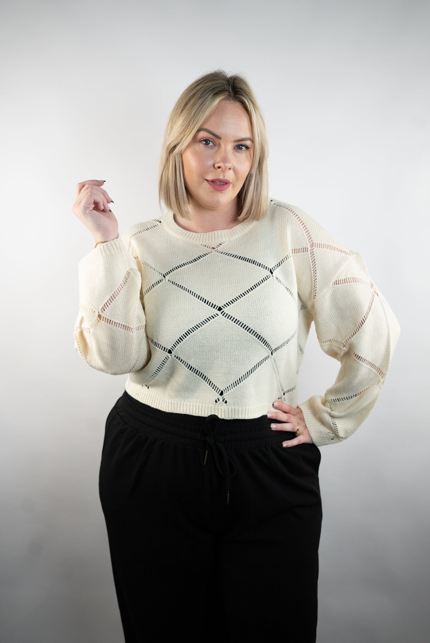 NMJUNE - O-NECK CROP KNIT