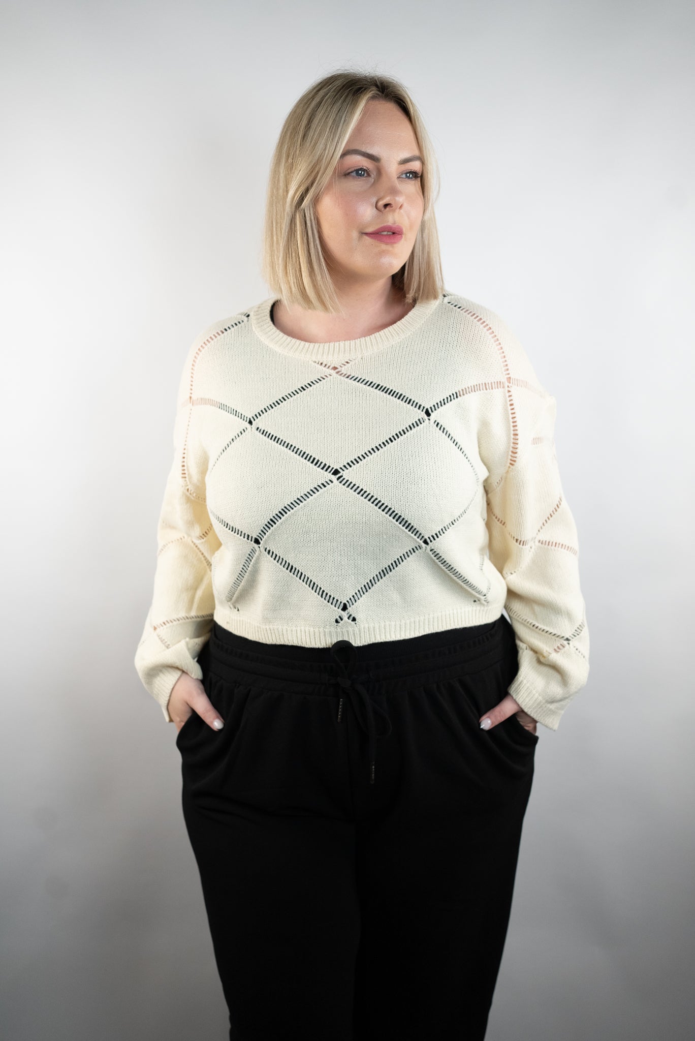 NMJUNE - O-NECK CROP KNIT
