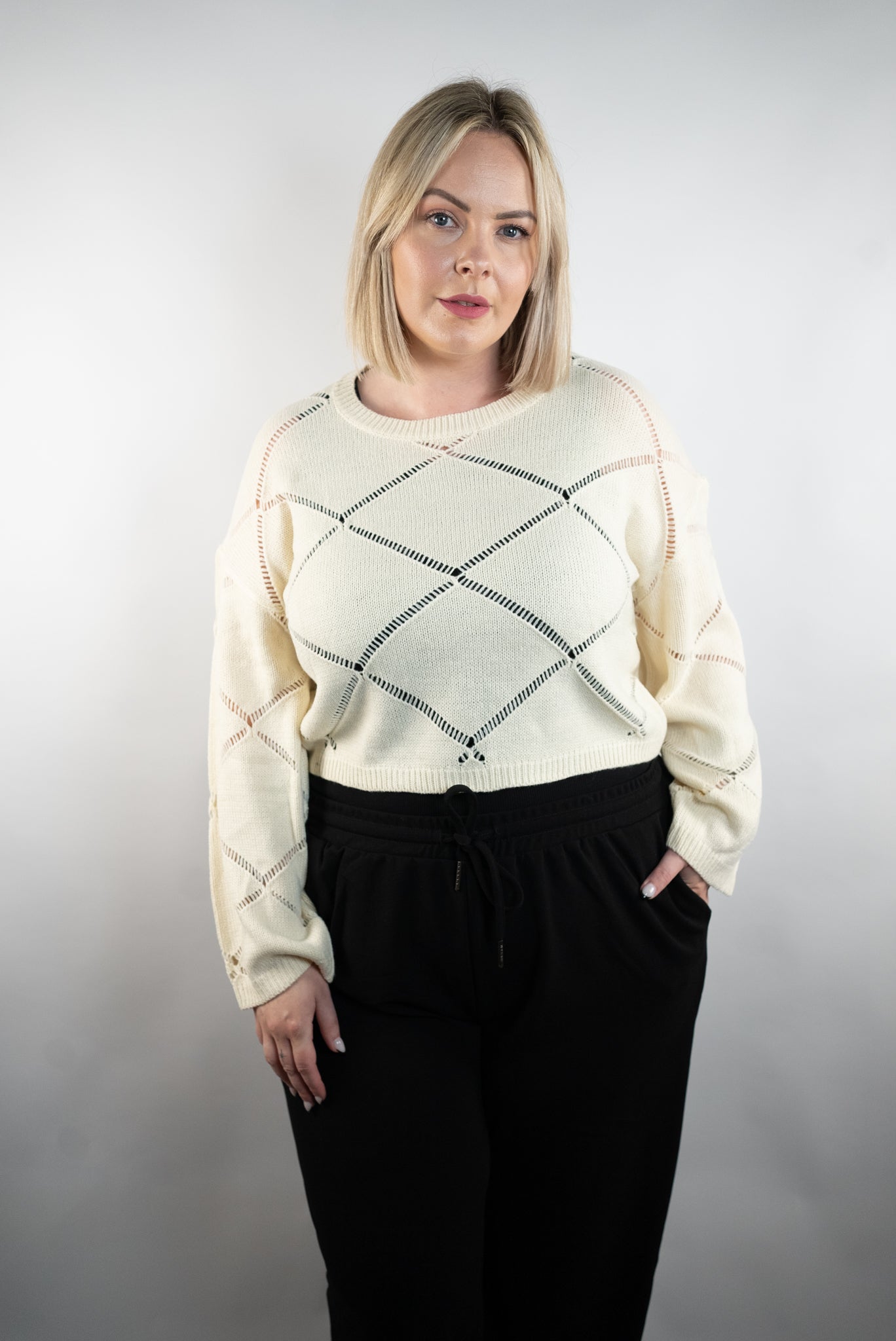 NMJUNE - O-NECK CROP KNIT