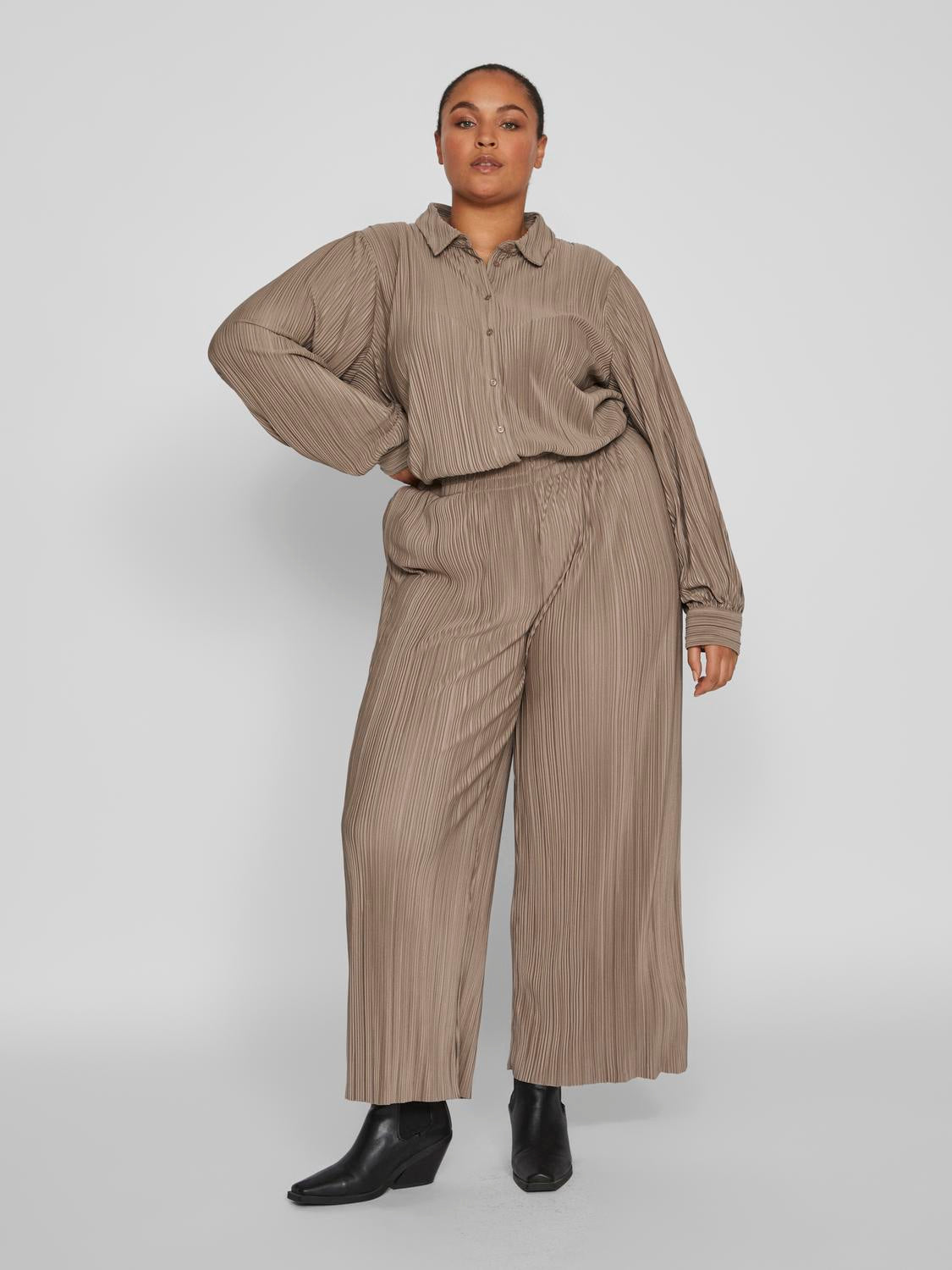 VIKERASI PLISEE REGULAR PANTS